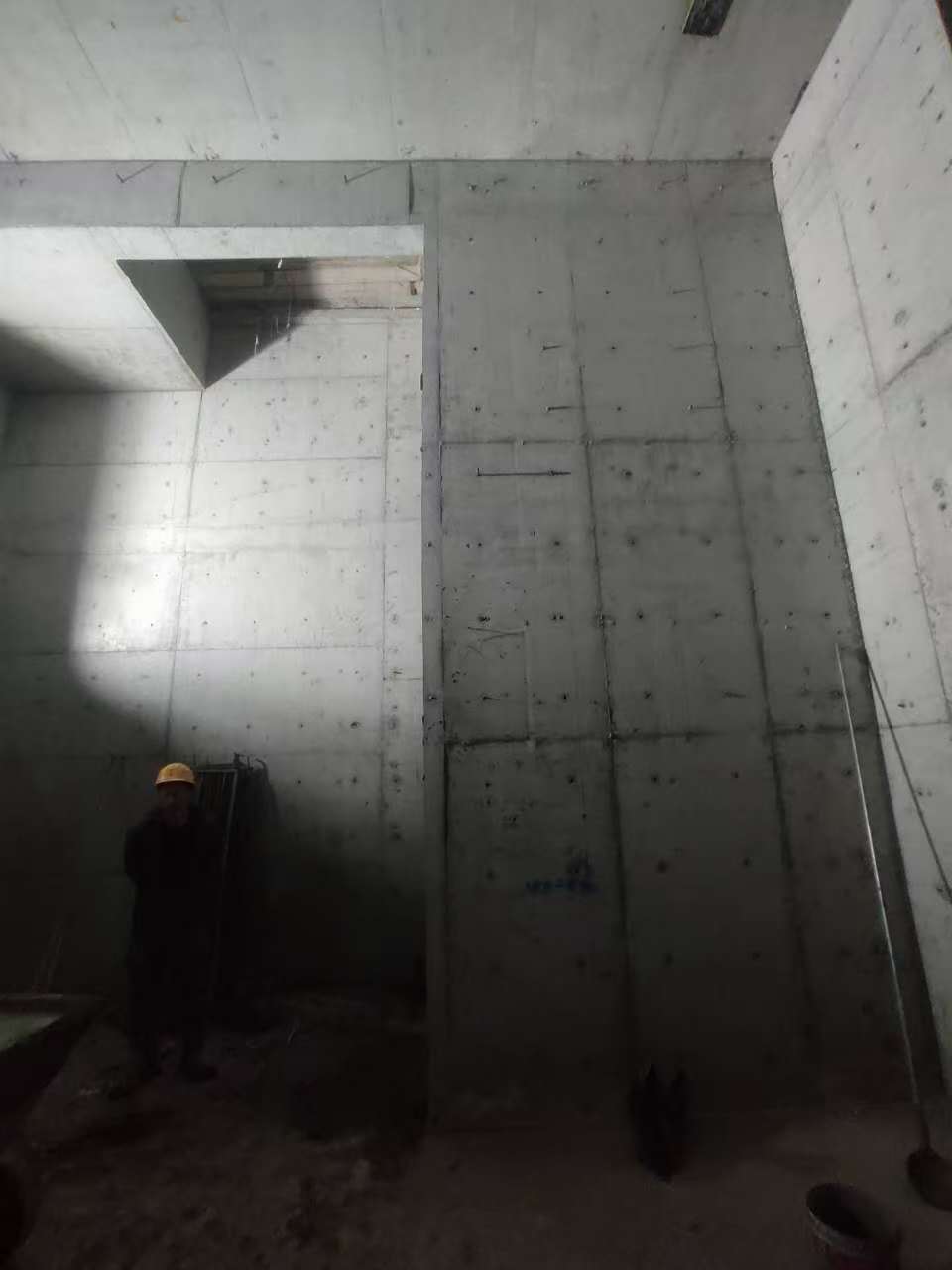 抚宁墙上开槽钢筋断了有影响吗